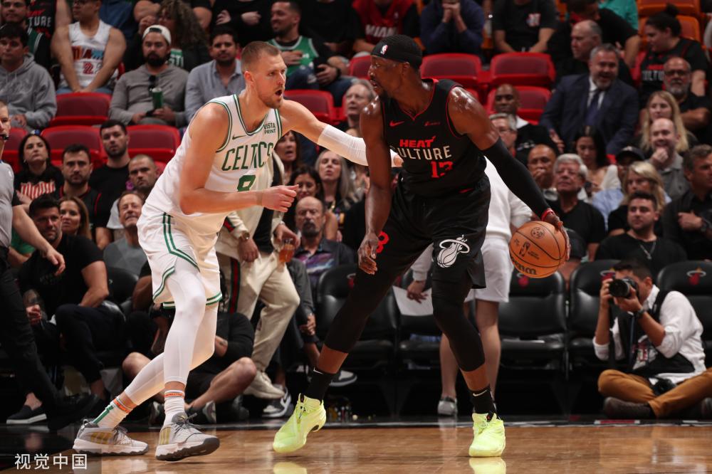 包的背后都 包的背后都